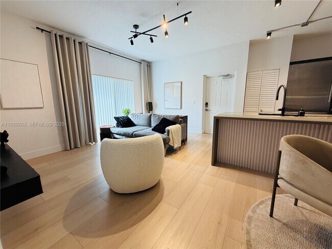 Building Photo - 7320 NW 114th Ave