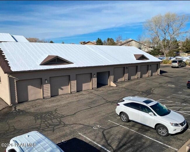 Building Photo - 1975 S Blooming Hills Dr