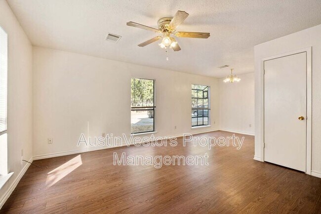 Building Photo - 115 S Frio St