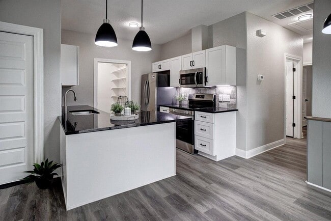 Building Photo - 121 S Kanaio Dr