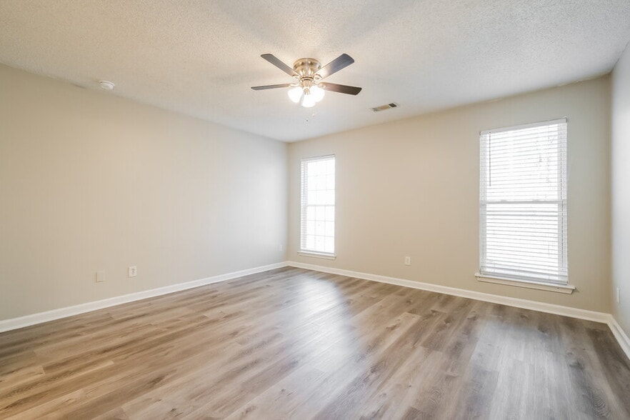 Building Photo - 3568 Brookstone Way