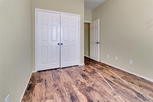 Building Photo - 6005 SE 70th St