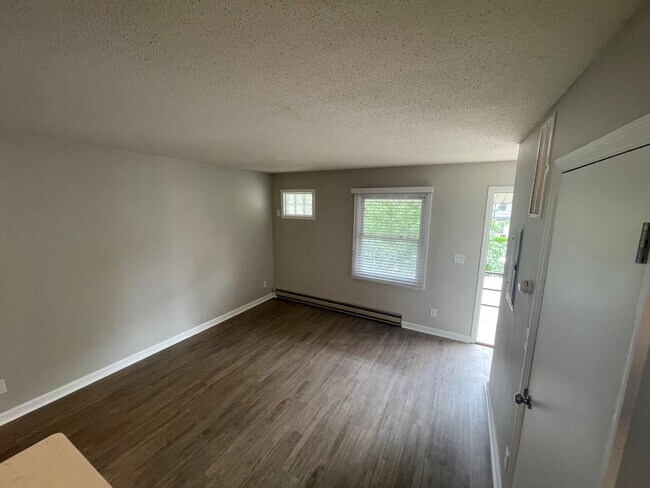 Interior Photo - 307 & 311 W. Birch