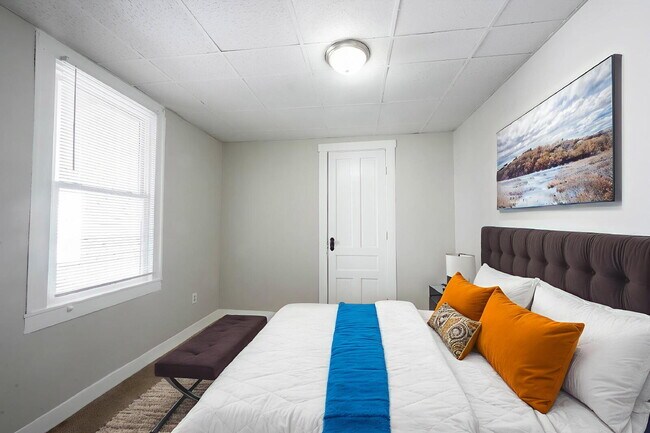 Building Photo - 411 S East St