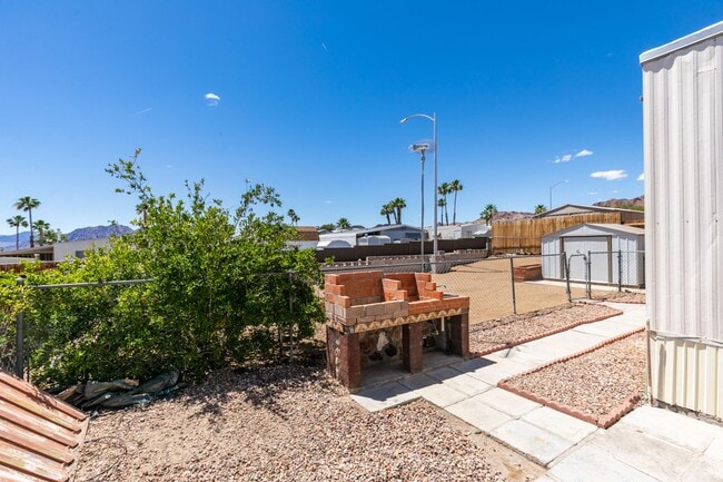 Building Photo - Beautifully Remodeled Boulder City Home with Spacious Backyard Retreat