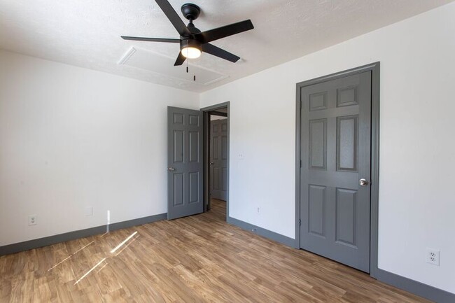 Building Photo - 605 Baron Dr