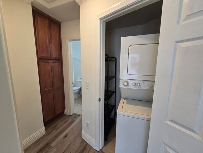 Building Photo - 1 BD / 1 BTH Home on Hornblend with Parking in Pacific Beach San Diego