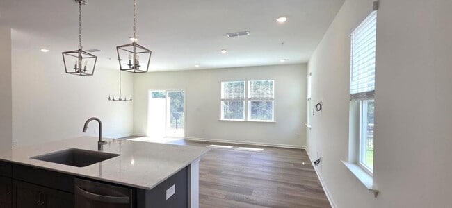 Building Photo - 119 Gamay Dr