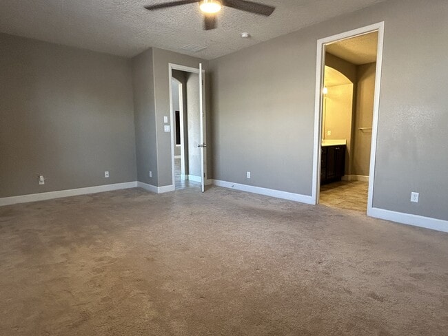 Building Photo - 7115 Vista Terraza Dr NW