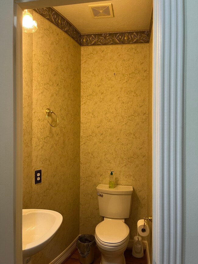 Building Photo - 6855 Bellgreen Dr