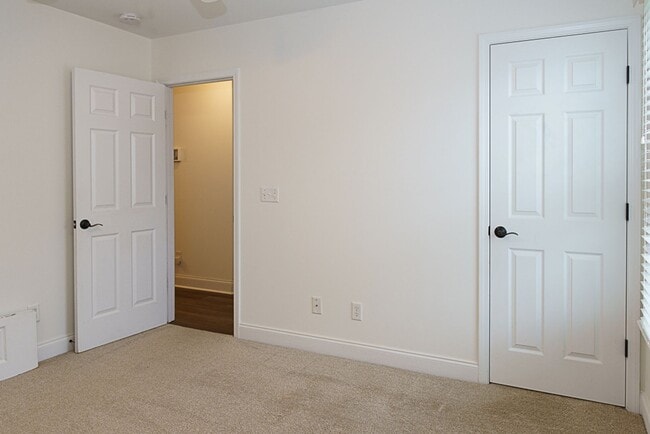 Building Photo - Three Bedroom House with Gated Backyard