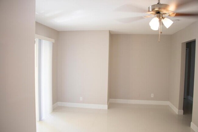 Building Photo - 210 Oregon Ln
