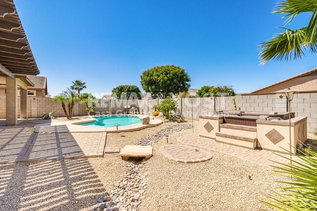 Building Photo - Desert Living Done Right: Solar, Pool & Jacuzzi Included