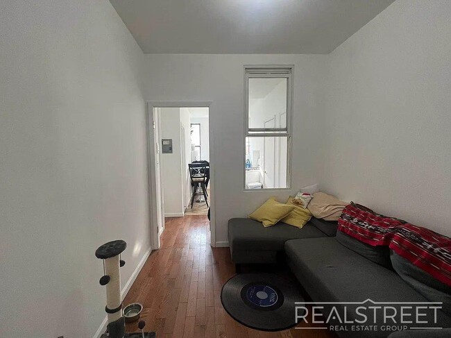 Building Photo - 294 Harman St