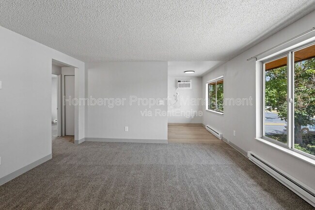 Building Photo - 2628 E Wellesley Ave