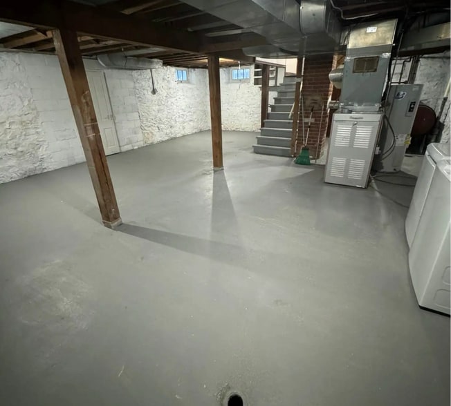 Building Photo - 1006 N 1st Ave