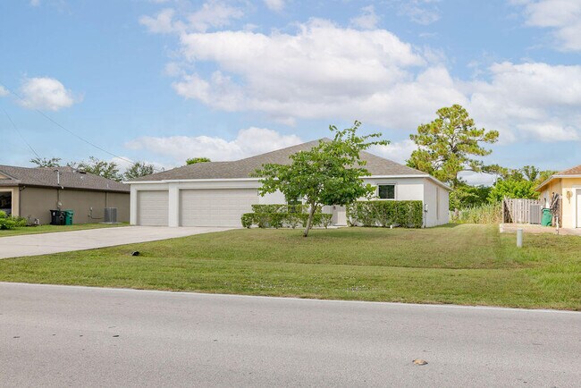 Building Photo - 362 NW Bayshore Blvd