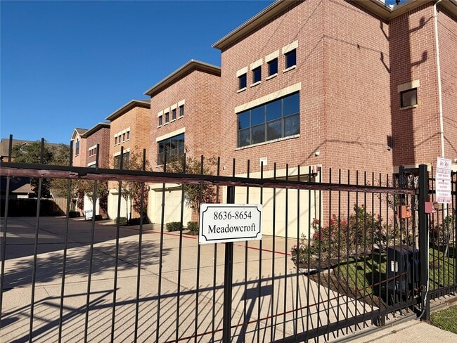 Building Photo - 8638 Meadowcroft Dr