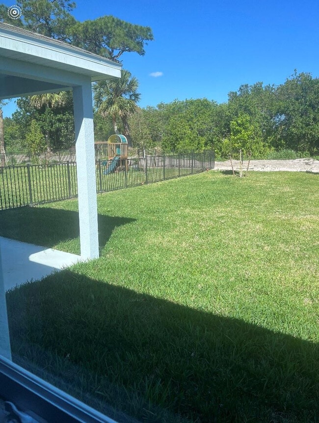 Building Photo - 456 Cherimoya St