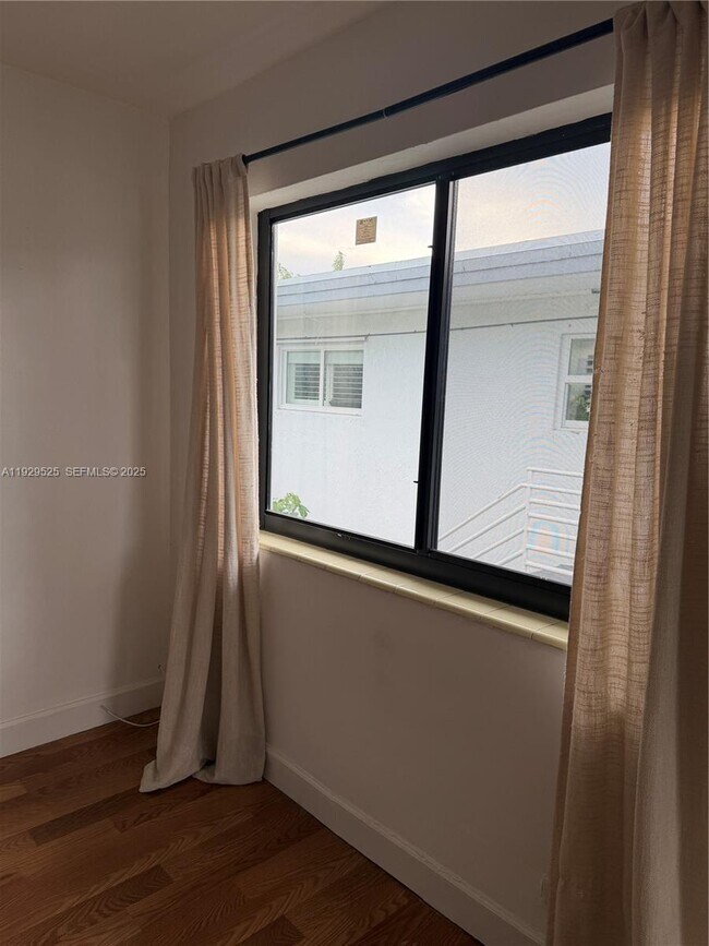 Building Photo - 2220 Calais Dr