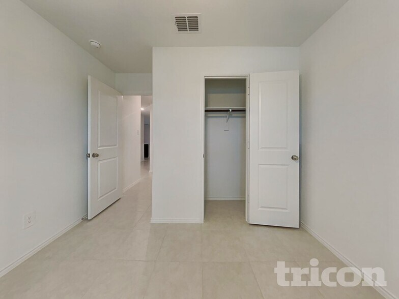 Building Photo - 700 Odlozil Ln