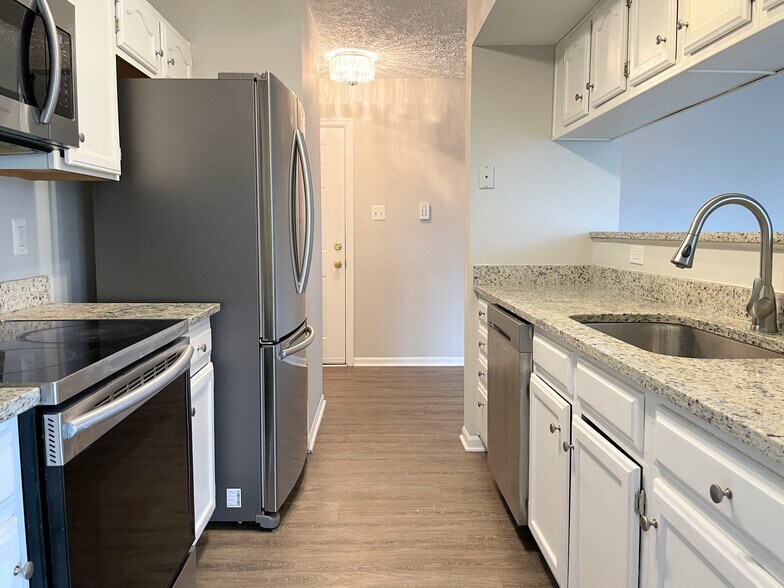 Building Photo - 13107 Briarcliff Ter