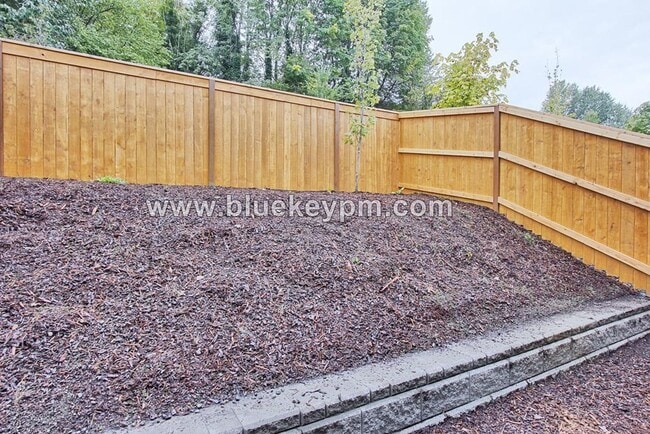 Building Photo - 3 Bed, 2.5 Bath Townhome in East Vancouver
