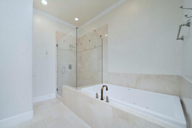 Building Photo - 3913 Gramercy St
