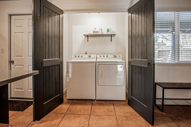 Building Photo - Fully Remodeled 3BR/1BA in the Heart of Bend