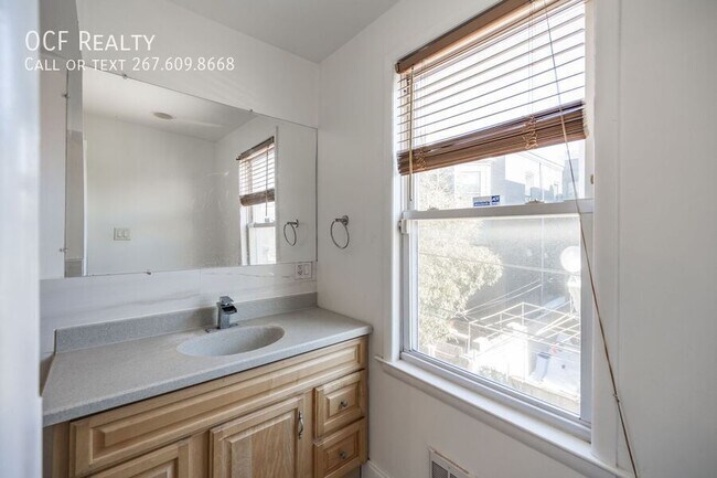 Building Photo - 835 N Newkirk St