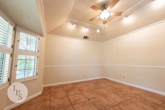 Building Photo - Woodward Park Home, 3BR/2BA, Pool, Spa, Gr...