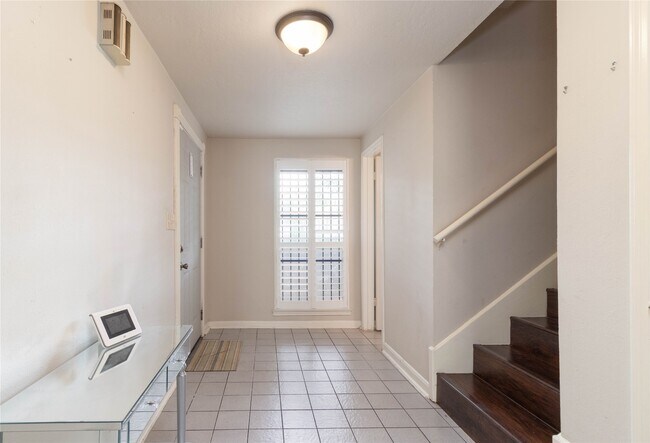 Building Photo - 1404 Walnut Bend Ln