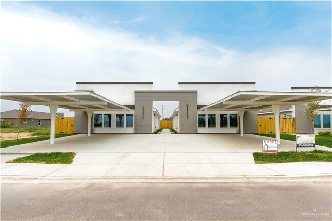 Building Photo - 1313 N Aryana Ave