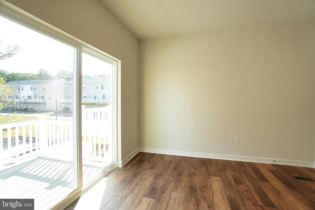 Building Photo - 4823 Lincoln Aly