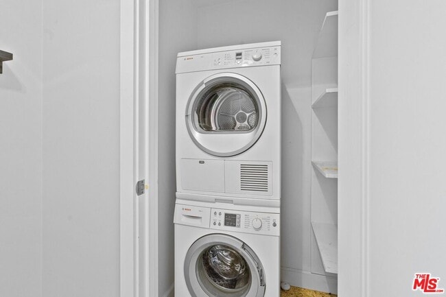 Building Photo - 900 W Olympic Blvd