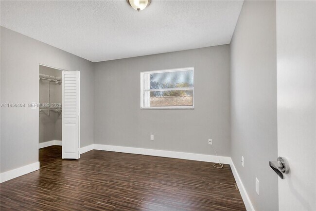 Building Photo - 10639 SW 113th Pl