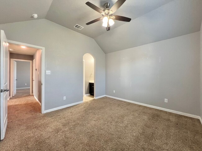 Building Photo - Gorgeous and spacious 4 bed 3.5 bath in Ka...