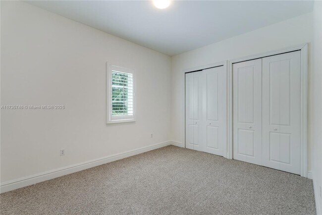 Building Photo - 10155 SW 75th Pl