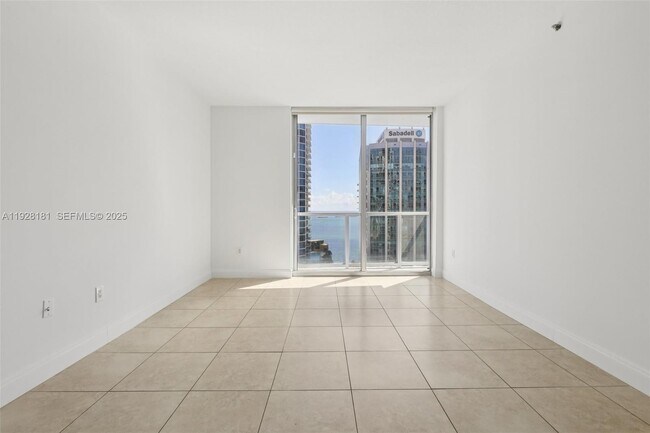 Building Photo - 1060 Brickell Ave