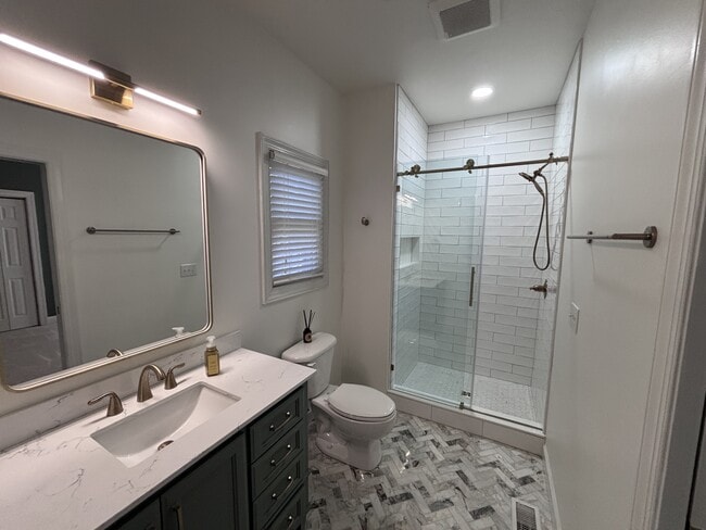 Building Photo - 420 Lake Forest Dr SE