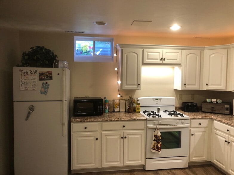 Kitchen - 4012 Buckeye Way