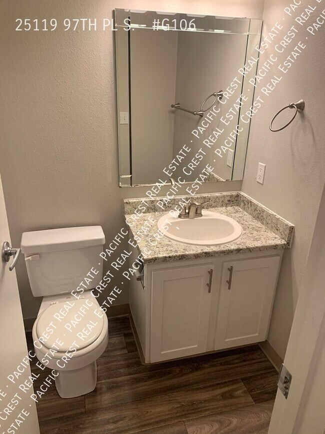 Building Photo - Spacious Two Bedroom /Two Bath!