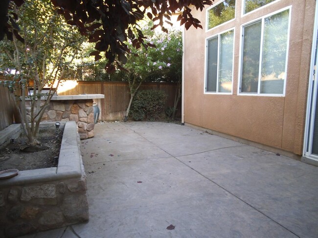 Building Photo - 887 Lemieux Ln