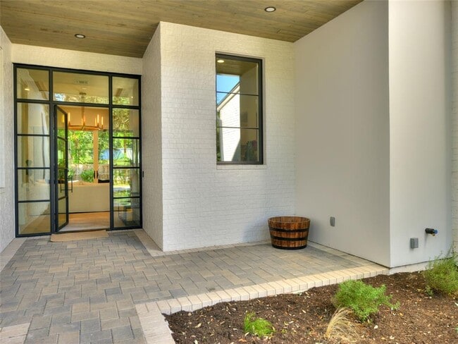 Building Photo - 304 Westwood Terrace