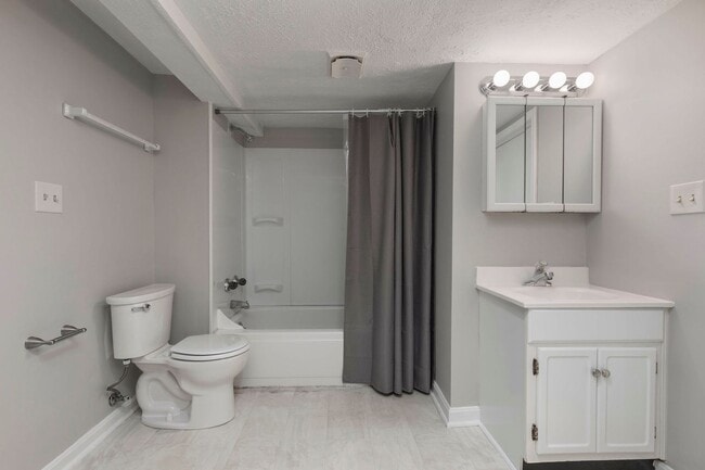 Building Photo - 9308 Aylesbury Dr