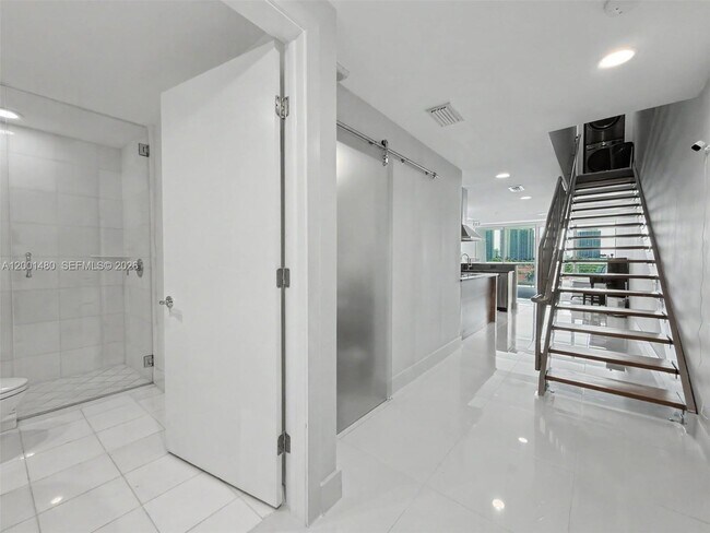 Building Photo - 2950 NE 188th St