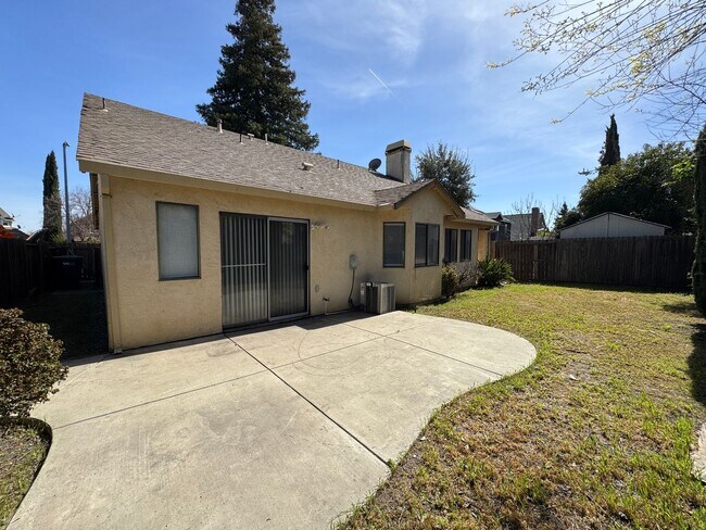 Building Photo - Three Bed, Two Bath Home with a Two Car Garage