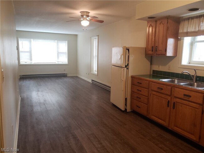 Building Photo - 13900 Kirtland St