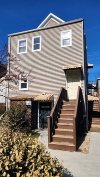 Building Photo - 1732 W 18th Pl
