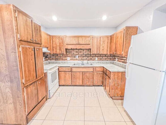 Building Photo - 2705 4th St S